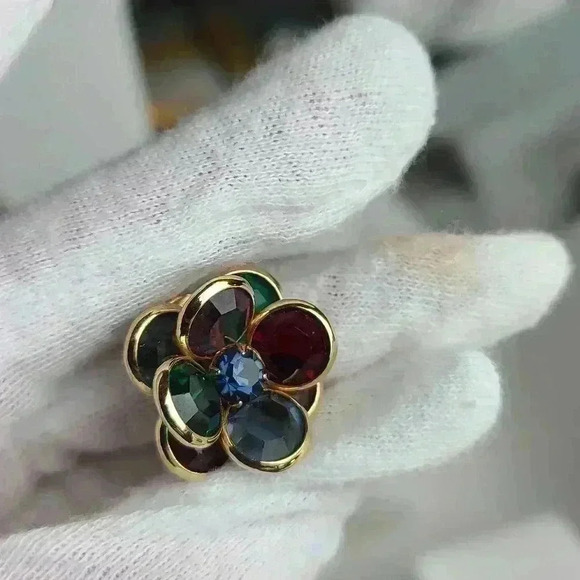 2/$85 Vintage Gold-toned colorful 3D crystal flowers clip on earrings bundle - Picture 9 of 11